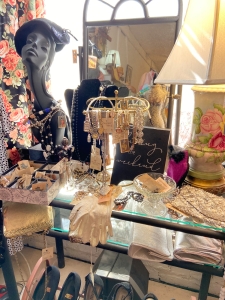 Vintage Clothing & Jewelry