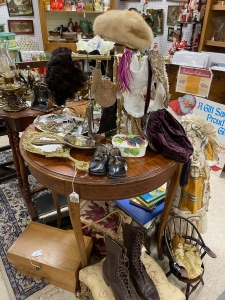 Vintage Clothing & Jewelry